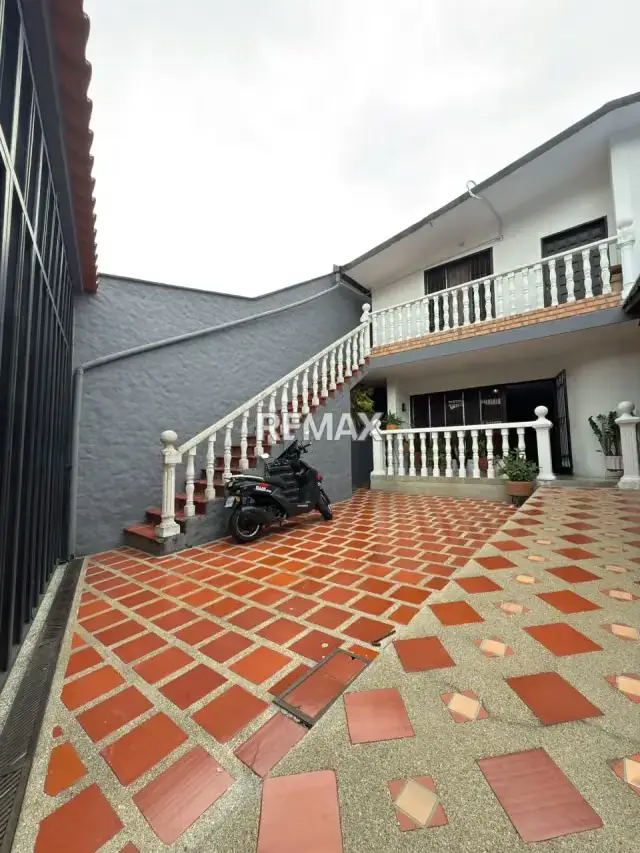 Casa y apartamento en venta, dos propiedades en una, ubicada en Cordero Avenida san Cristóbal Mendoza, Carrera 1, Sector Urbanización Andrés Bello
