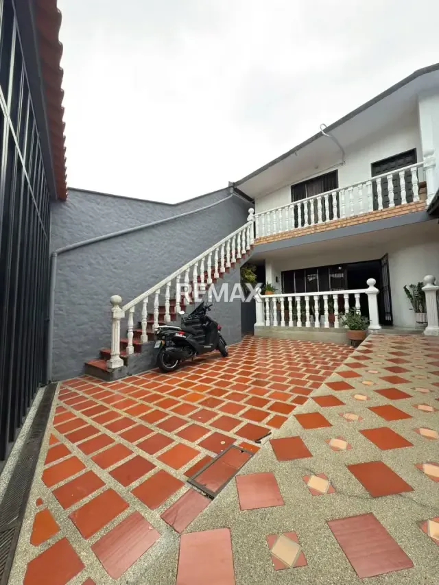Casa y apartamento en venta, dos propiedades en una, ubicada en Cordero Avenida san Cristóbal Mendoza, Carrera 1, Sector Urbanización Andrés Bello