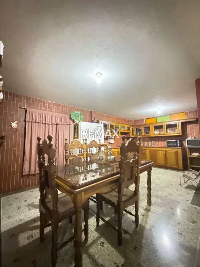 Casa y apartamento en venta, dos propiedades en una, ubicada en Cordero Avenida san Cristóbal Mendoza, Carrera 1, Sector Urbanización Andrés Bello - 2