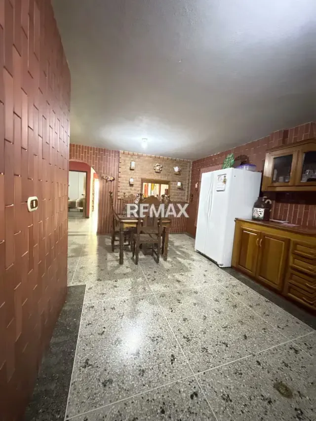 Casa y apartamento en venta, dos propiedades en una, ubicada en Cordero Avenida san Cristóbal Mendoza, Carrera 1, Sector Urbanización Andrés Bello - 3