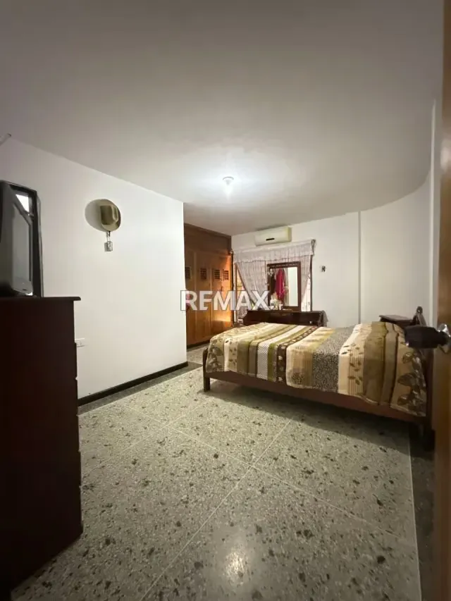 Casa y apartamento en venta, dos propiedades en una, ubicada en Cordero Avenida san Cristóbal Mendoza, Carrera 1, Sector Urbanización Andrés Bello - 7