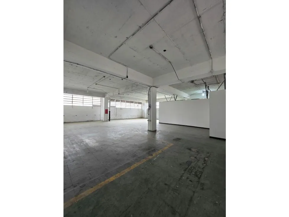 PISO INDUSTRIAL EN ALQUILER 366 M2- URB LEBRUN - 2