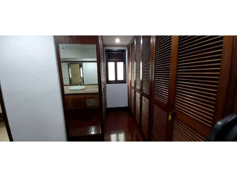 Country Club - 4