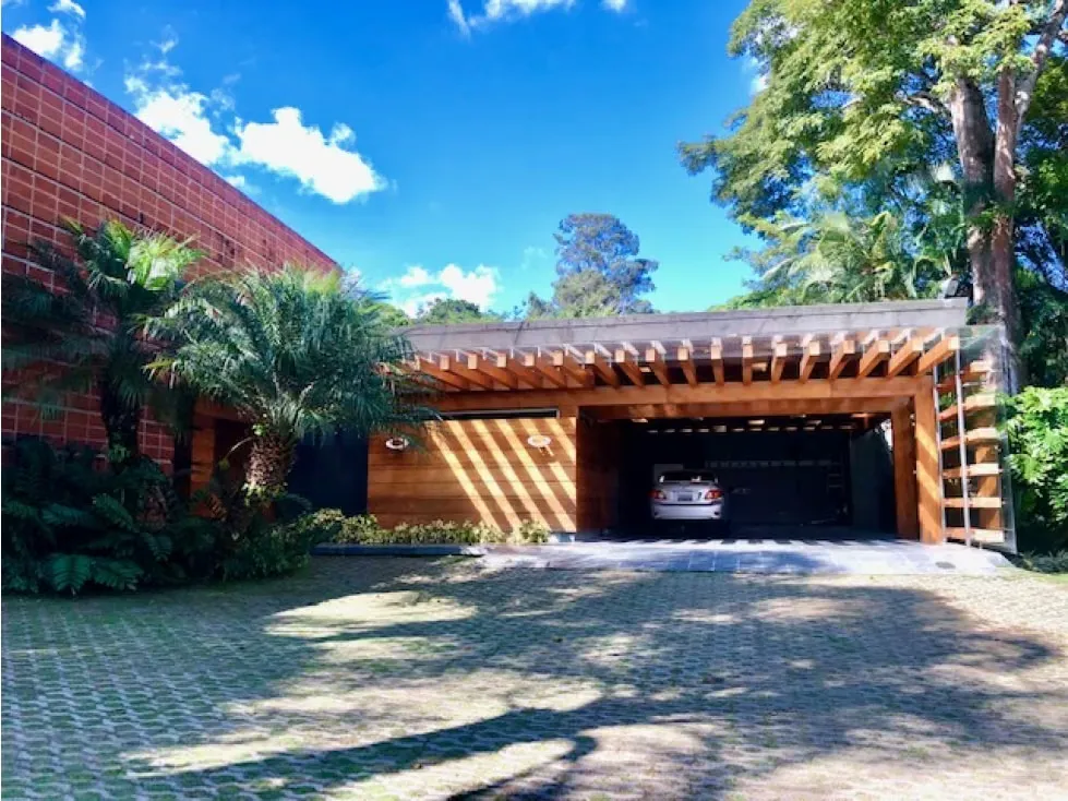 En venta La CASA MAS BELLA DE LA LAGUNITA!!