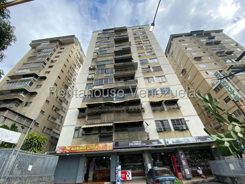 Apartamento (1 Nivel) en Alquiler en El Marques, Distrito Metropolitano - 12