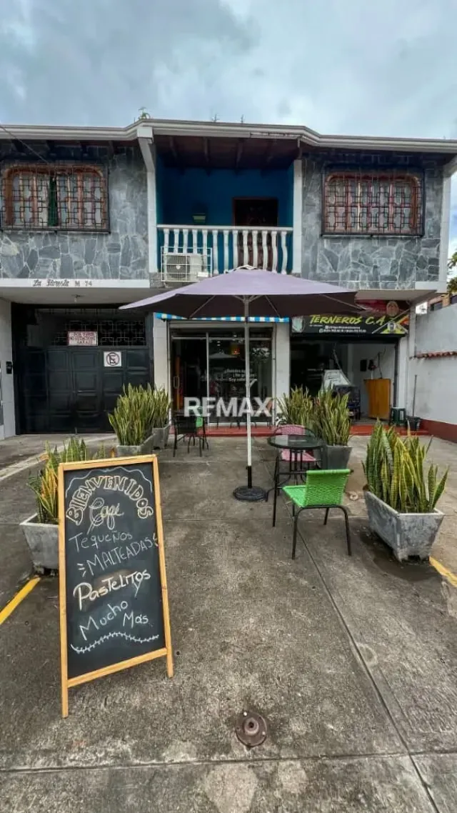 Mobiliario para cafetería en venta Ubicado en la Av. Principal de Pirineos más arriba del Don Bosco - 2