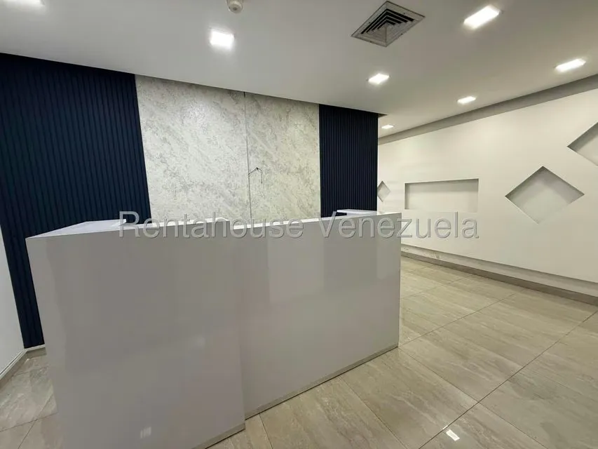 Local Comercial en Alquiler en Los Palos Grandes, Distrito Metropolitano - 2