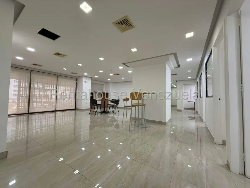 Local Comercial en Alquiler en Los Palos Grandes, Distrito Metropolitano - 11