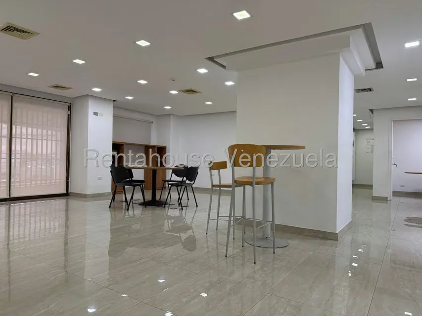 Local Comercial en Alquiler en Los Palos Grandes, Distrito Metropolitano - 12