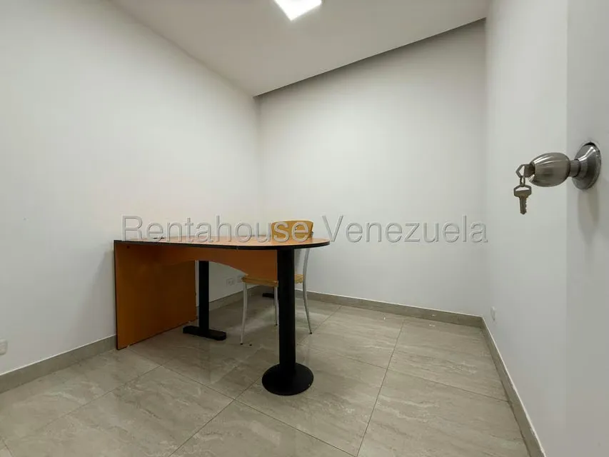 Local Comercial en Alquiler en Los Palos Grandes, Distrito Metropolitano - 17