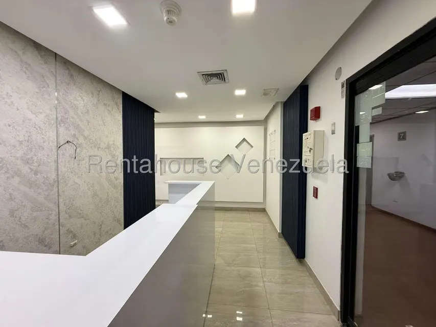Local Comercial en Alquiler en Los Palos Grandes, Distrito Metropolitano - 3