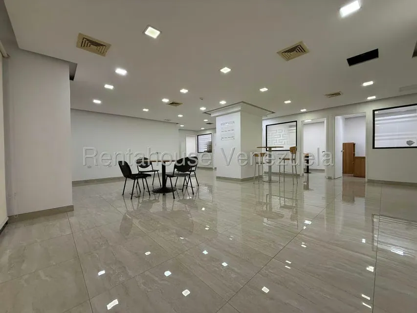 Local Comercial en Alquiler en Los Palos Grandes, Distrito Metropolitano - 10