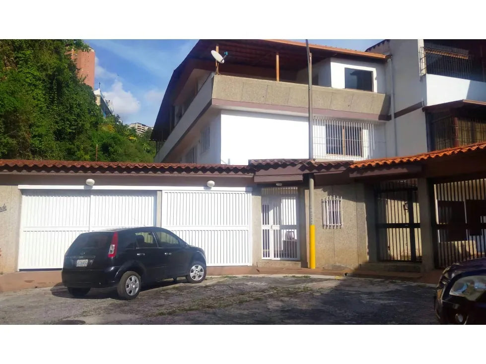 AMPLIA Y LINDA CASA EN VENTA EN COLINAS DE SANTA MÓNICA