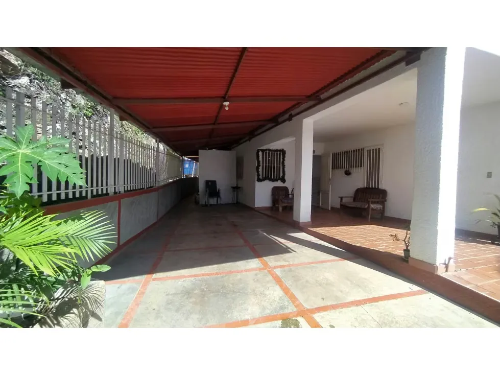 AMPLIA Y LINDA CASA EN VENTA EN COLINAS DE SANTA MÓNICA - 3