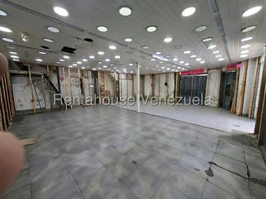 Local Comercial en Alquiler en Catia, Distrito Metropolitano - 2