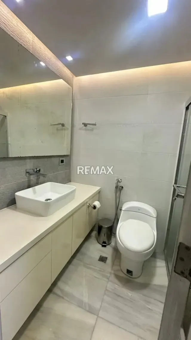 VENDO APARTAMENTO EN EDFICIO LA ESMERALDA - 12
