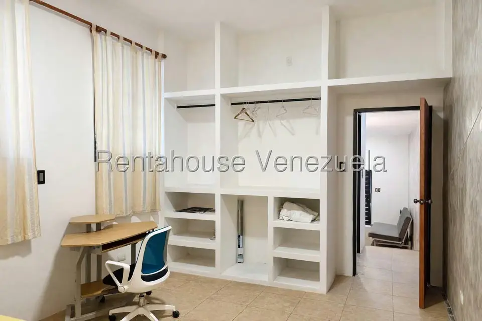 Casa (Multipes Niveles) en Venta en Oripoto, Distrito Metropolitano - 43