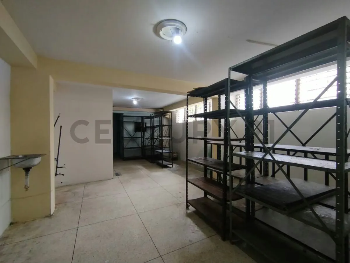 Local Comercial 98M2 en Alquiler Quinta Crespo - 4