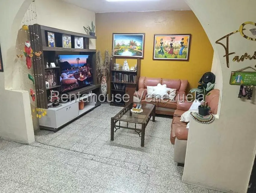 Casa (Multipes Niveles) en Venta en Catia, Distrito Metropolitano - 2