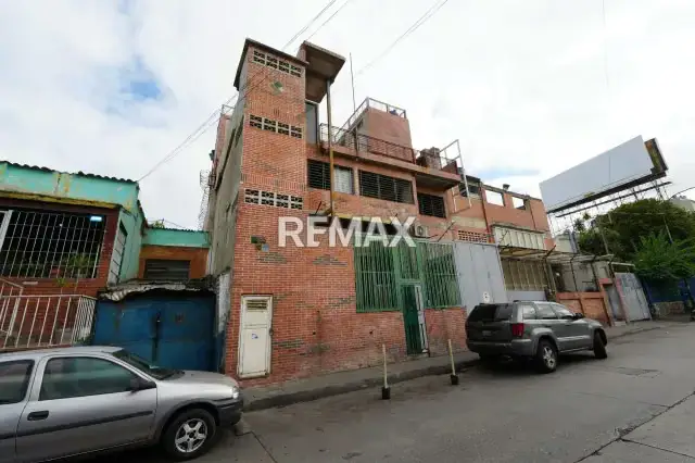 Edificio Industrial y Fondo de Comercio en Venta