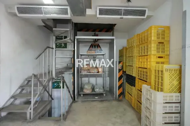 Edificio Industrial y Fondo de Comercio en Venta - 16