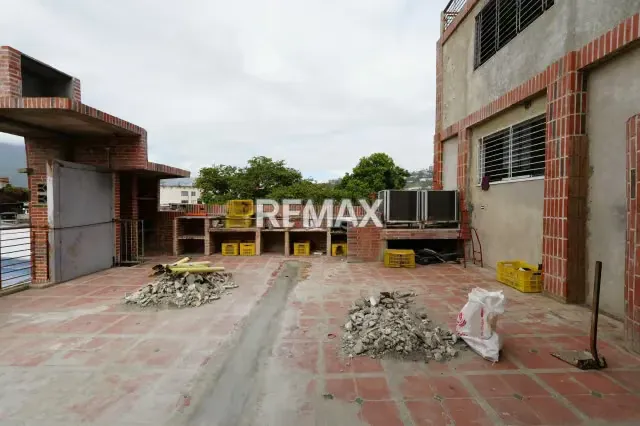 Edificio Industrial y Fondo de Comercio en Venta - 18
