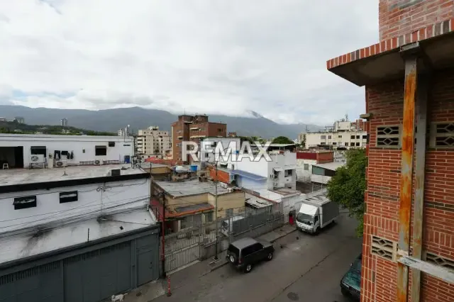 Edificio Industrial y Fondo de Comercio en Venta - 20