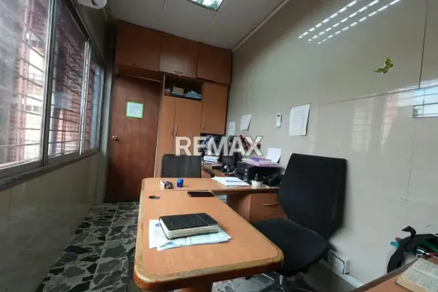 Edificio Industrial y Fondo de Comercio en Venta - 2