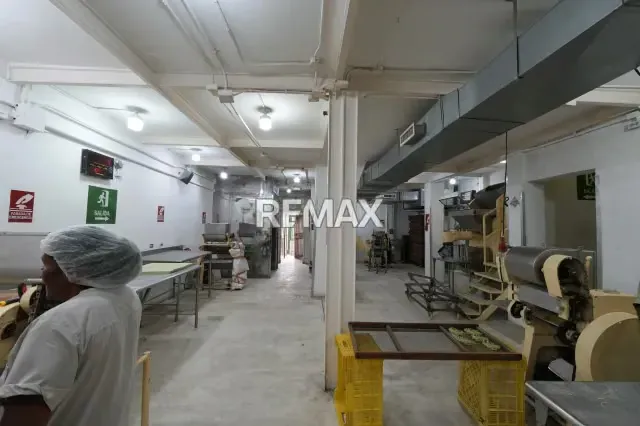Edificio Industrial y Fondo de Comercio en Venta - 5