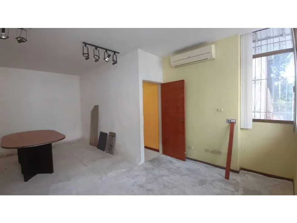 Se alquila oficina/depósito 150m2 El Marques 8112 - 8