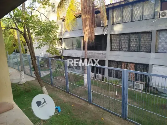 APARTAMENTO DÚPLEX EN VENTA IDEAL PARA MODERNIZAR COMPLEJO TURÍSTICO EL MORRO RES. DORAL BEACH PTO. LA CRUZ VENEZUELA - 4