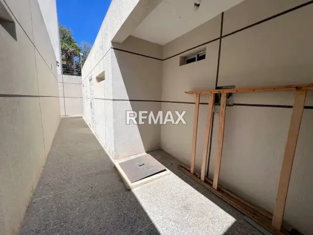 Casa actualizada y construcción en gris en venta en la Urbanización Coromoto, Zona D, San Francisco - 14