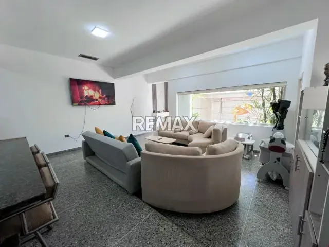 Casa actualizada y construcción en gris en venta en la Urbanización Coromoto, Zona D, San Francisco - 6