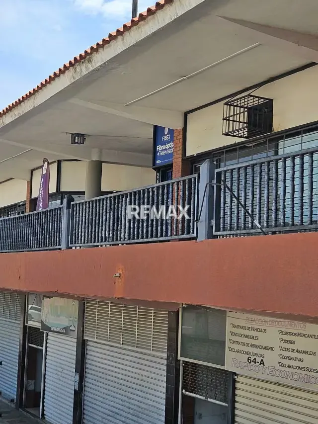 VENDO LOCAL COMERCIAL EXCELENTE UBICACIÓN - 9