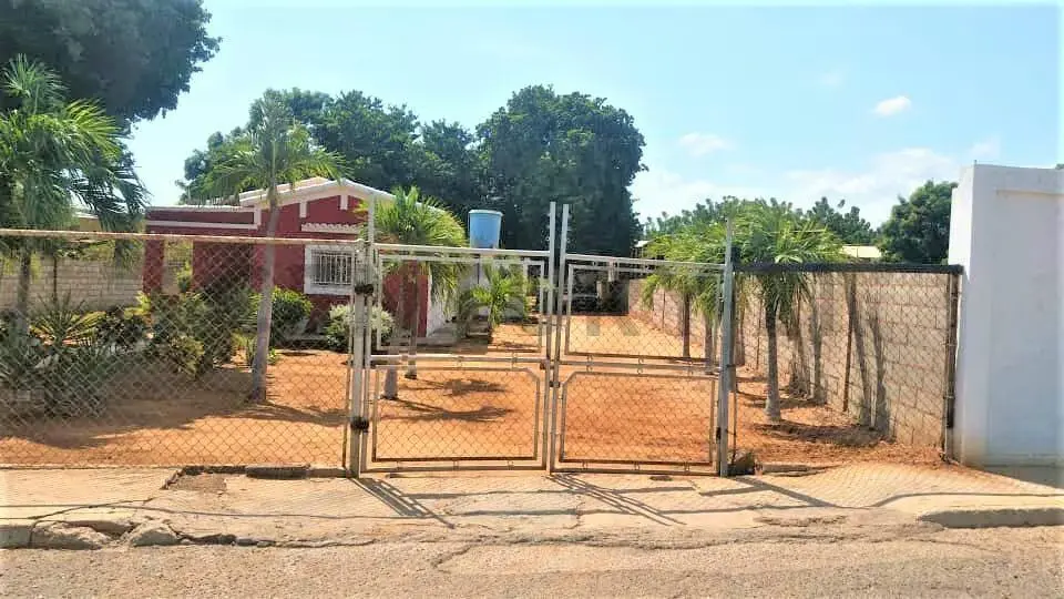 Casa con terreno amplio y local comercial, Sector El Peru, San Francisco Zulia - 12