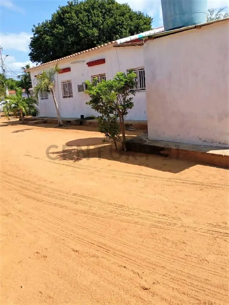 Casa con terreno amplio y local comercial, Sector El Peru, San Francisco Zulia - 9