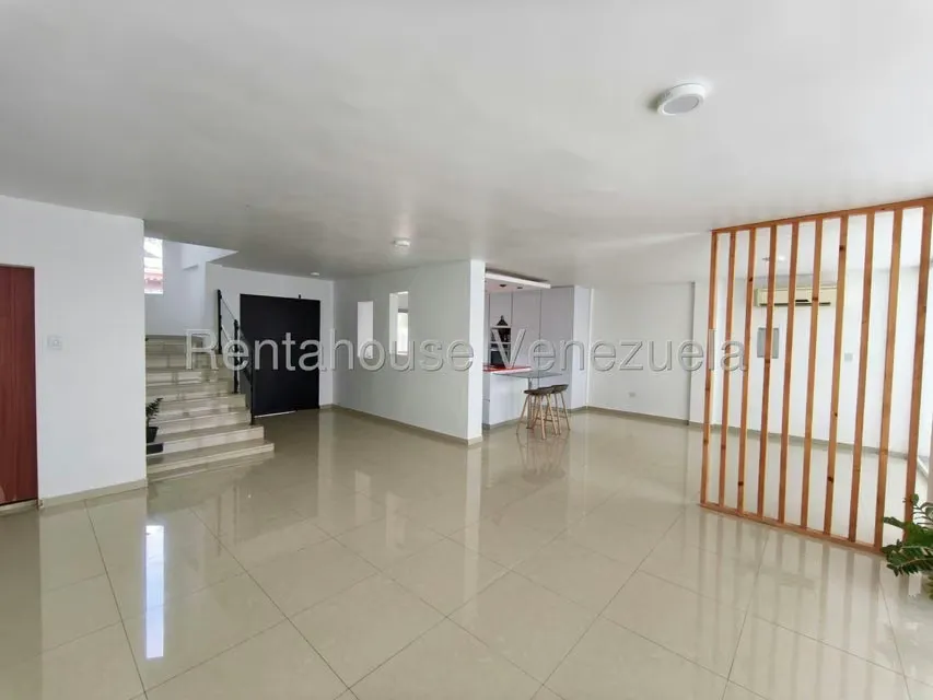 Casa (Multipes Niveles) en Venta en El Rincon de Guaracarima, Aragua - 2