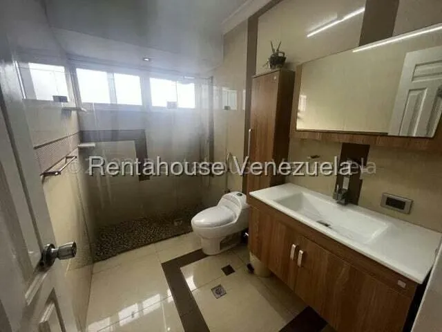 Apartamento (1 Nivel) en Venta en Prados del Este, Distrito Metropolitano - 5
