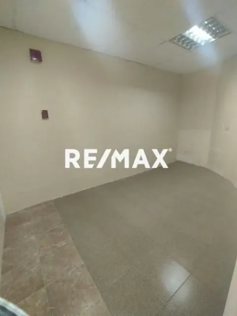EN VENTA LOCAL COMERCIAL - 3