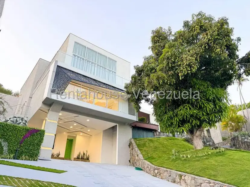 Casa (Multipes Niveles) en Venta en Cumbres de Curumo, Distrito Metropolitano