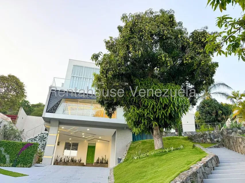 Casa (Multipes Niveles) en Venta en Cumbres de Curumo, Distrito Metropolitano - 2