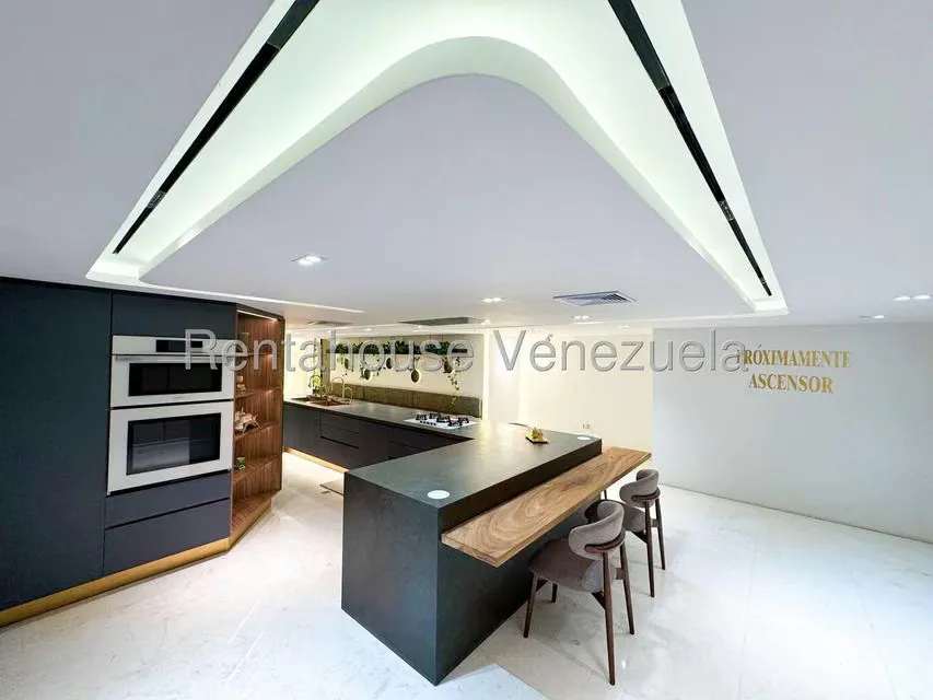Casa (Multipes Niveles) en Venta en Cumbres de Curumo, Distrito Metropolitano - 13