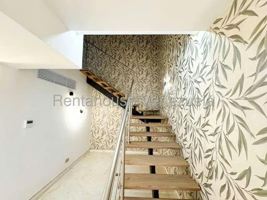 Casa (Multipes Niveles) en Venta en Cumbres de Curumo, Distrito Metropolitano - 21