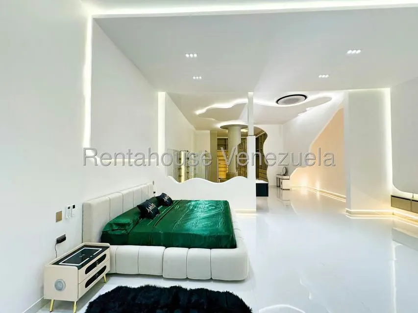 Casa (Multipes Niveles) en Venta en Cumbres de Curumo, Distrito Metropolitano - 25