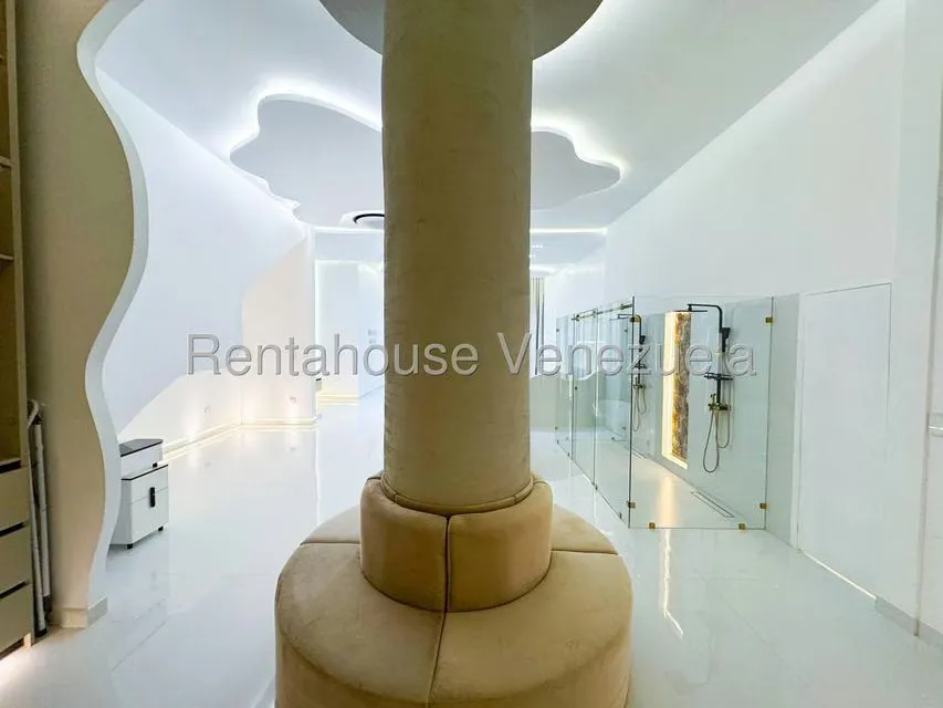 Casa (Multipes Niveles) en Venta en Cumbres de Curumo, Distrito Metropolitano - 27