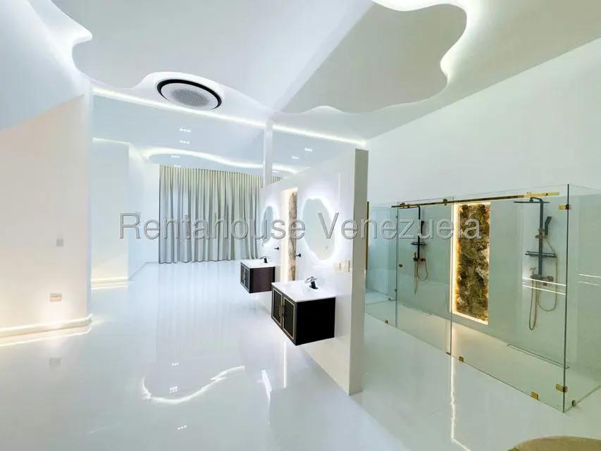 Casa (Multipes Niveles) en Venta en Cumbres de Curumo, Distrito Metropolitano - 28