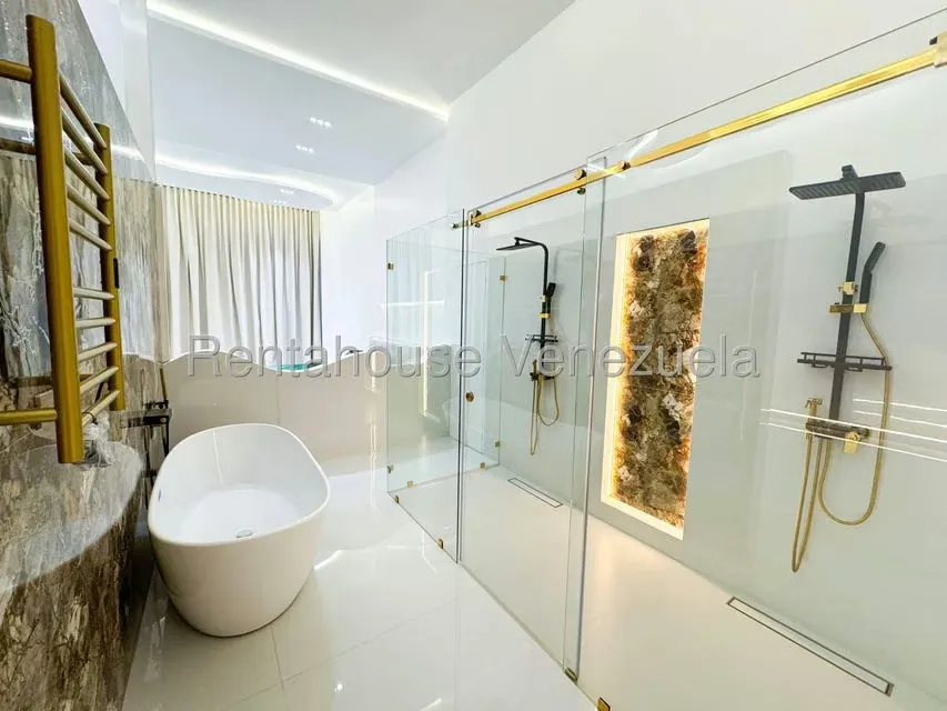 Casa (Multipes Niveles) en Venta en Cumbres de Curumo, Distrito Metropolitano - 29