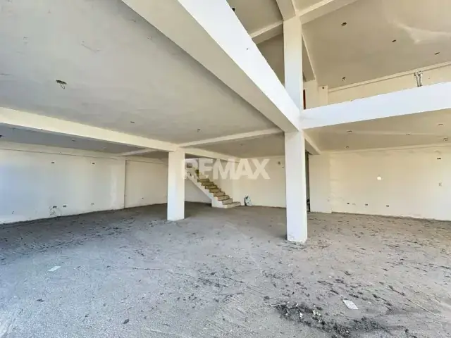 Local Comercial en obra blanca, Alquiler