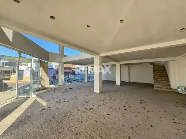 Local Comercial en obra blanca, Alquiler - 2