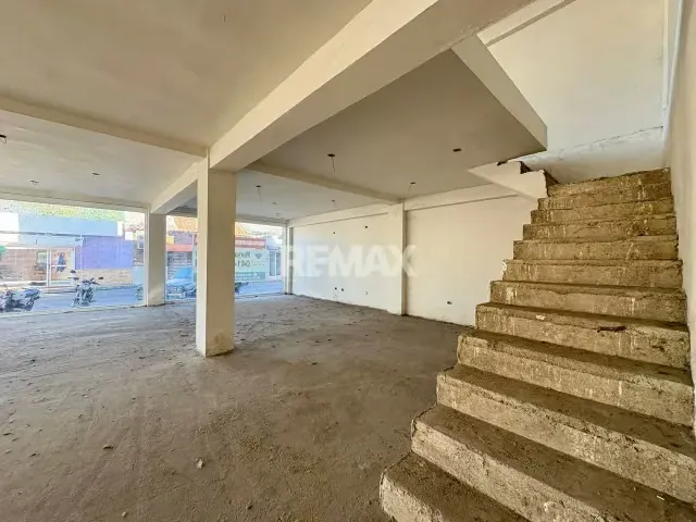 Local Comercial en obra blanca, Alquiler - 4